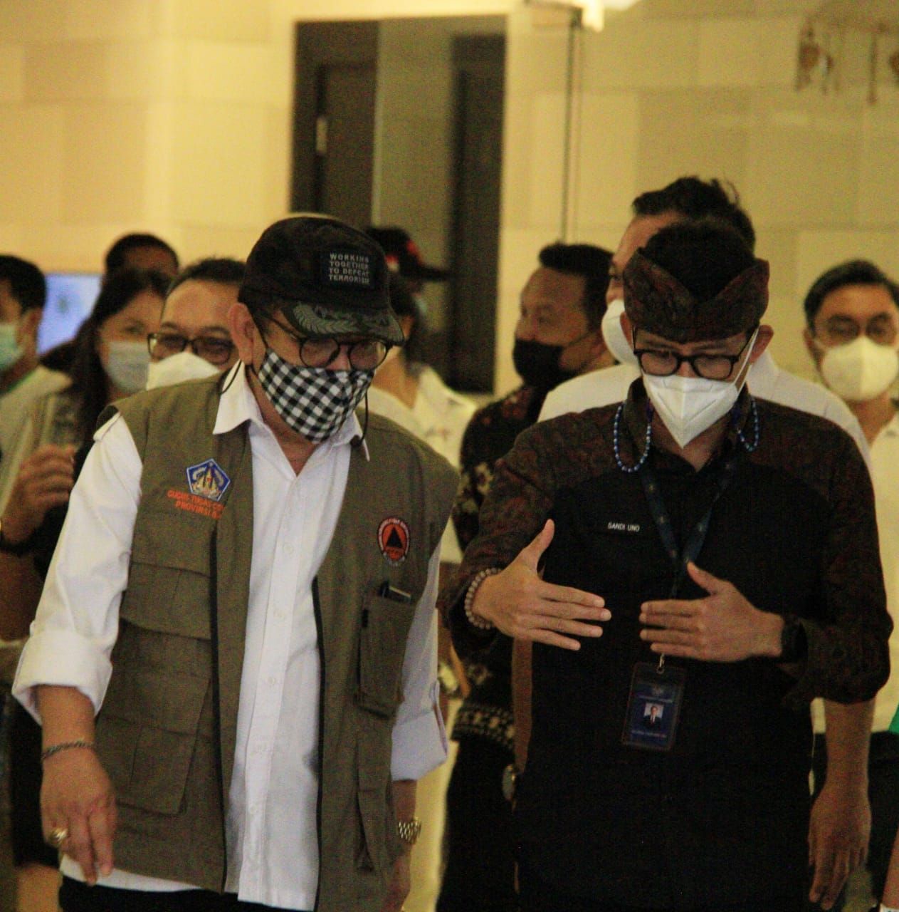 podiumnews.com-Wagub Bali: Vaksinasi Pelaku Pariwisata Percepat Pemulihan Ekonomi 